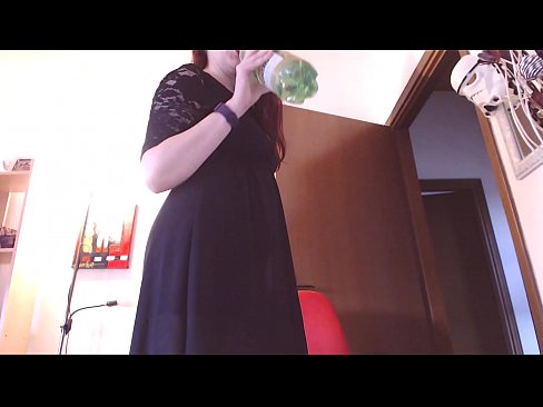❤️ Um escravo submisso que adora cuecas sujas e deliciosas é forçado a masturbar-se depois de ver este vídeo! Porno em nós ❌
