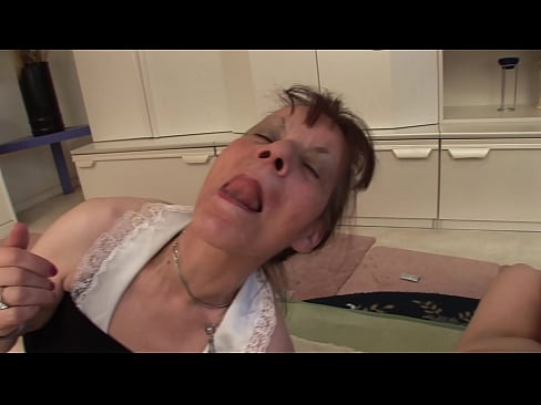 ❤️ Duas avós e um avô têm um ménage à trois Porno em nós ❌
