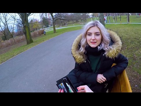 ❤️ Engole o esperma quente de um estranho por dinheiro - broche no parque por Eva Elfie Porno em nós ❌
